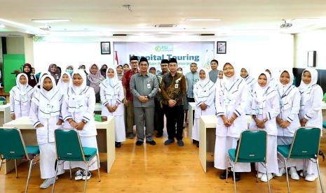 Wakil Gubernur Jawa Tengah, Taj Yasin Maimoen, saat menghadiri Kunjungan Industri Siswa/Siswi SMK Al Anwar, Kabupaten Rembang di Rumah Sakit Islam (RSI) Sultan Agung Semarang, Senin (12/12).