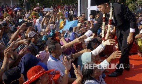 Wakil Gubernur Jawa Timur Emil Elestianto Dardak (kanan) 