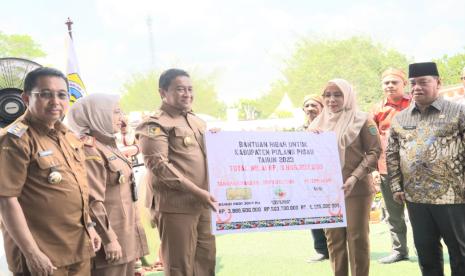 Wakil Gubernur Kalimantan Tengah (Kalteng) H Edy Pratowo membuka secara resmi Pekan Daerah Kontak Tani Nelayan Andalan XIII Tingkat Prov. Kalteng Tahun 2023, bertempat di Taman Permata Sukamara Desa Natai Sedawak, Kecamatan Sukamara, Kabupaten Sukamara, Senin (20/11/2023). 