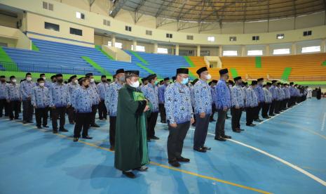 Wakil Gubernur Kepulauan Bangka Belitung (Babel), Abdul Fatah, saat ia melantik pejabat administrasi di lingkungan Pemerintah Provinsi Kepulauan Bangka Belitung (Pemprov Babel) ke jabatan fungsional dengan mekanisme penyetaraan, di Gelanggang Olahraga (GOR) Sahabuddin, Kamis (30/12).