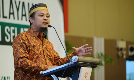 Gubernur Sulawesi Selatan Andi Sudirman Sulaiman. Realisasi investasi l 2022 di Sulawesi Selatan mencapai Rp 14,258 triliun, melebihi target RPJMD Tahun Anggaran 2022 untuk investasi yang dipatok senilai Rp 9 triliun.