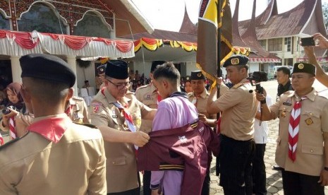 Wakil Gubernur Sumatra Barat Nasrul Abit melepas 412 anggota Pramuka yang akan mengikuti Raimuna Nasional, Rabu (9/8).