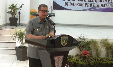 Wakil Gubernur Sumbar Nasrul Abit saat berbicara di acara Seminar Sinkronisasi Kebijakan Pertahanan Negara Semesta di Provinsi Sumatera Barat Tahun 2019 di Aula Kantor Balaikota Padang Panjang, Selasa (30/4)