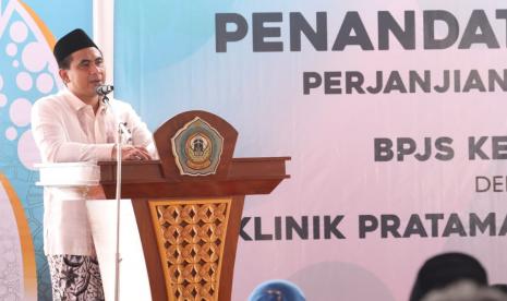  Wakil Gubernur (Wagub) Jawa Tengah, Taj Yasin Maimoen, saat menghadiri acara penandatanganan perjanjian kerja sama (MoU) antara BPJS Kesehatan dengan Klinik Pratama Sawaf Ponpes Al Anwar Sarang, Kabupaten Rembang, Jawa Tengah, Senin (5/6).