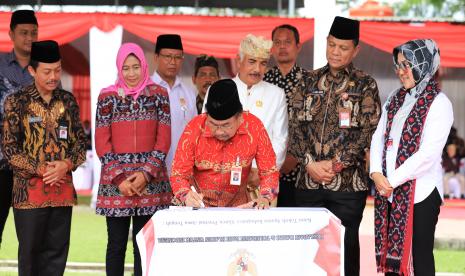 Wakil Kepala Badan Pembinaan Ideologi Pancasila (BPIP) Dr. Drs. Karjono, S.H., M.Hum menghadiri Pengukuhan Pengurus Pusat Kerukunan Umat Beragama (PKUB) di Kabupaten Klaten, Jawa Tengah, Rabu, (16/11/2022).