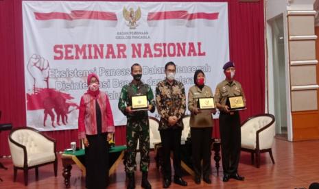 Wakil Kepala Badan Pembinaan Ideologi Pancasila (BPIP) Hariyono, dalam diskusi yang digelar bersama Akademi Militer Magelang, menyatakan bahwa orang yang memiliki sikap toleransi tinggi maka akan cenderung lebih berbahagia. Menurutnya, orang yang intoleran lebih banyak memiliki kecurigaan tinggi terhadap orang lain.