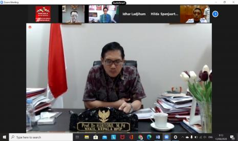 Wakil Kepala Badan Pembinaan Ideologi Pancasila (BPIP) Prof. Dr. Hariyono, M.Pd saat menjadi keynote speaker dalam webinar bertema Mutiara Pancasila di Bumi Tadulako, Rabu (12/8).