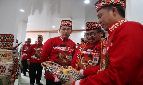 Wakil Kepala Badan Pembinaan Ideologi Pancasila (BPIP) RI, Dr. Drs. Karjono, S.H., M.Hum. mengagumi kebudayaan dan UMKM Lampung Barat. Hal tersebut disampaikannya pada acara gelar budaya dan peresmian Lamban Pancasila (Gedung Kebudayaan) di Kab. Lampung Barat, Kamis (24/11/2022).