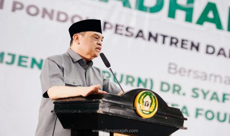 Wakil Kepala Kepolisian RI periode 2016-2018 sekaligus Ketua ASFA Foundation Komjen Pol (pur) Syafruddin berpidato dalam acara buka puasa bersama di Pesantren Darunnajah Jakarta pada Sabtu (30/3/2024).