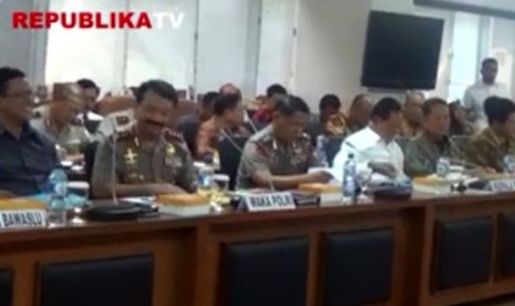 Wakil Kepala Polisi Republik Indonesia (Wakapolri) Budi Gunawan menjelaskan langkah pengamanan pilkada serentak.