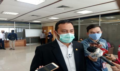 Sekretaris Fraksi Partai Nasdem DPR Willy Aditya menyoroti pendapat bahwa gedung pemerintahan dan DPR ingin dijadikan rumah sakit isolasi pasien Covid-19. Menurutnya, hal tersebut justru akan menjadi bencana baru jika hanya diusulkan secara emosional. (Foto: Sekretaris Fraksi Partai Nasdem DPR Willy Aditya)