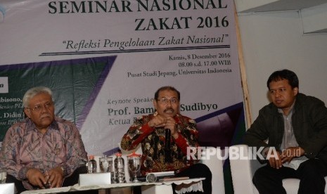 Wakil Ketua Baznas Zainul Bahar Noor (kiri), Kepala Pusat Pengembangan Ekonomi Islam FE UMY Muhammad Akhyar Adnan (tengah), dan Peneliti Senior PEBS FEB UI Yusuf Wibisono menjadi nara sumber dalam diskusi Sesi I The Potential of Zakat Operation 