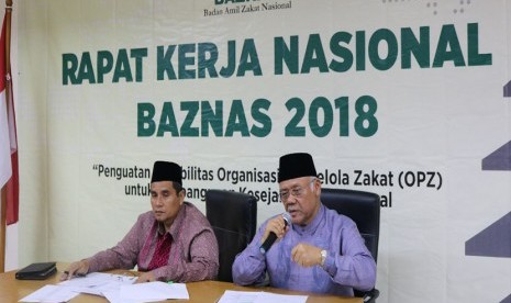 Wakil Ketua Baznas, Zainulbahar Noor (kanan)