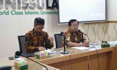 Wakil Ketua Dewan Perwakilan Daerah Republik Indonesia Akhmad Muqowam.