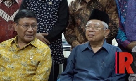 Wakil Ketua DPD, Farouk Muhammad (kiri) dan ketua MUI, Ma'ruf Amin (kanan)