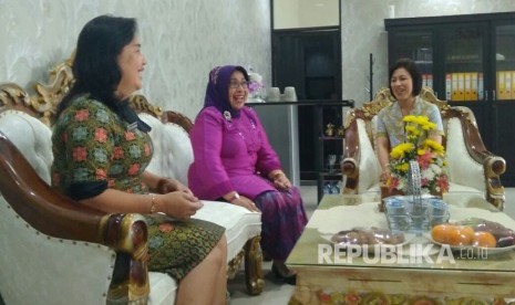 Wakil Ketua DPD RI Darmayanti Lubis melakukan kunjungan kerja ke Tomohon, Sulawesi Selatan. Dalam kunjungannya, Darmayanti memberikan materi tentang Pemberdayaan Perempuan dan Perlindungan Anak dalam Kerangka Ketahanan Keluarga. Kamis (28/9).