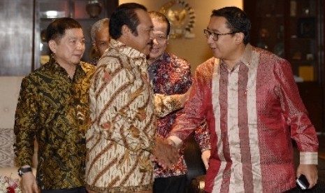 Wakil Ketua DPR Fadli Zon (kanan).