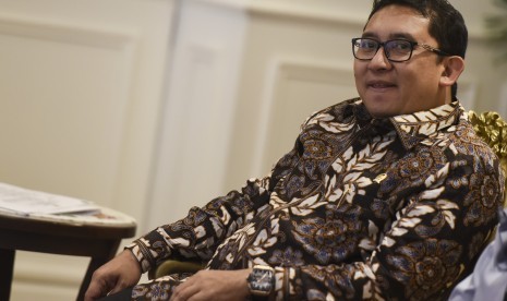 Wakil Ketua DPR Fadli Zon mengikuti pertemuan dengan Komisi Yudisial di Kompleks Parlemen, Senayan, Jakarta, Kamis (30/6). 