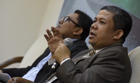 Wakil Ketua DPR Fahri Hamzah (kanan)