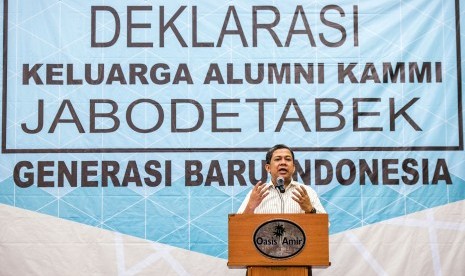 Wakil Ketua DPR Fahri Hamzah menyampaikan orasi politiknya seusai Deklarasi Keluarga Alumni Kesatuan Aksi Mahasiswa Muslim Indonesia (Kammi) Jabodetabek di Jakarta, Minggu (24/4).