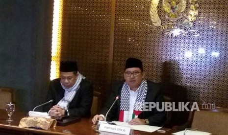 Wakil Ketua DPR Koordinator bidang politik dan keamanan Fadli Zon ditunjuk menjadi Pelaksana Tugas Ketua DPR. Hal ini setelah pimpinan DPR mengadakan rapat pimpinan membahas pengunduran diri Setya Novanto dari Ketua DPR pada Senin (11/12) hari ini.