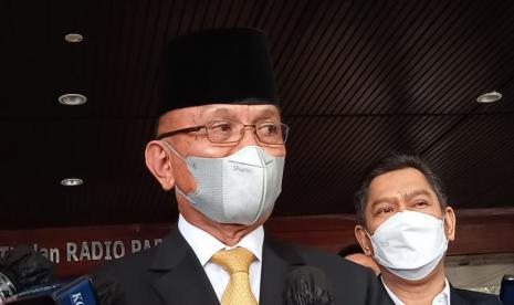 Wakil Ketua DPR Lodewijk F Paulus menyebut, DPR masih menunggu keputusan pemerintah dan Komisi Pemilihan Umum (KPU) terkait tanggal pelaksanaan pemilihan umum (Pemilu) 2024. Jika tanggal pelaksanaan sudah ditetapkan, ia meminta pihak-pihak terkait segera melakukan simulasi dari tahapan-tahapannya.