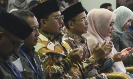 Wakil Ketua DPR RI, Fadli Zon (ketiga kiri)