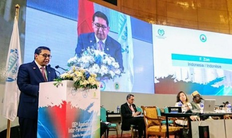 Wakil Ketua DPR RI Fadli Zon memberikan pidato di depan Sidang Umum Inter-Parliamentary Union (IPU) ke-136 di Dhaka, Bangladesh, Senin (3/4). 