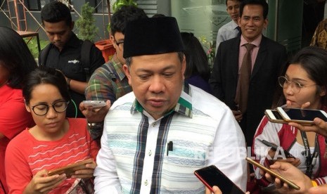 Wakil Ketua DPR RI Fahri Hamzah usai diperiksa di Direktorat Reserse Kriminal Khusus Polda Metro Jaya, Rabu (2/5). 