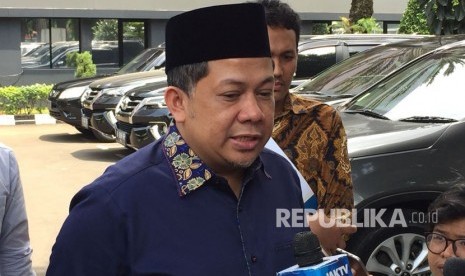 Wakil Ketua DPR RI, Fahri Hamzah, usai melakukan pemeriksaan di Direktorat Reserse Kriminal Khusus Polda Metro Jaya, Senin (19/3). 