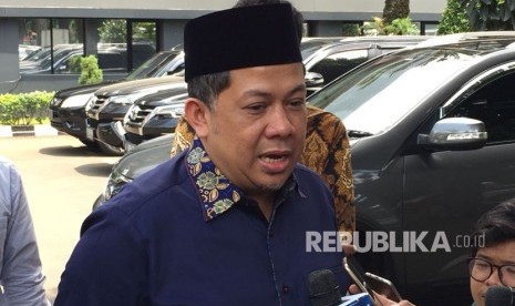 Wakil Ketua DPR RI, Fahri Hamzah, usai melakukan pemeriksaan di Direktorat Reserse Kriminal Khusus Polda Metro Jaya, Senin (19/3). 