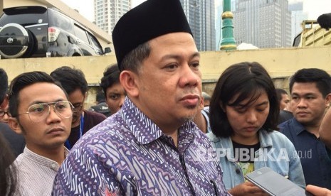 Wakil Ketua DPR RI, Fahri Hamzah, usai membuat laporannya terhadap Presiden PKS (Partai Keadilan Sejahtera), Sohibul Iman, di Mapolda Metro Jaya, Kamis (8/3) pukul 16.15 WIB.