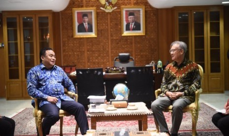 Wakil Ketua DPR RI Korinbang Rachmat Gobel menerima kehadiran Duta Besar Jepang untuk Indonesia, Masafumi Ishii, di ruang kerjanya Gedung Nusantara III lantai 2 Komplek Parlemen, Senayan, Jakarta. 