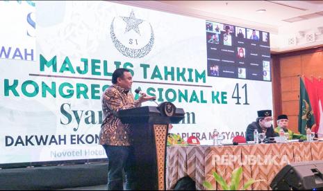 Wakil Ketua DPR RI Rachmat Gobel memberikan pidato pengarahan di hari kedua Kongres Nasional ke-41 Syarikat Islam di Solo, Sabtu (4/12/2021).