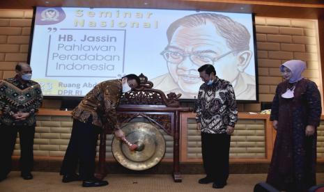 Wakil Ketua DPR RI, Rachmat Gobel, mengatakan HB Jassin adalah pahlawan peradaban. Ini disampaikan Gobel saat memberikan prakata dalam seminar nasional tentang kepahlawanan HB Jassin di Gedung Abdul Muis, DPR RI. 