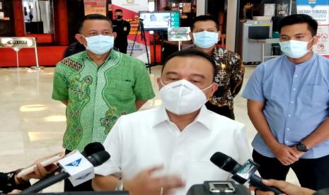 Wakil Ketua DPR RI Sufmi Dasco Ahmad. Sufmi Dasco Ahmad menanggapi soal plat nomor kendaraan khusus bagi anggota DPR. Dasco mengatakan tujuan dibuatnya plat khusus tersebut identitas agar mudah dikenali mana yang anggota dewan dan mana yang bukan.