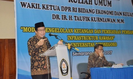 Wakil Ketua DPR RI Taufik Kurniawan