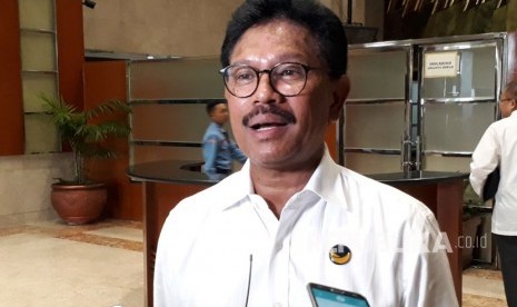 Wakil Ketua Fraksi Partai Nasdem Johny G Plate saat diwawancarai wartawan di Kompleks Parlemen, Senayan, Jakarta pada Rabu (22/11).