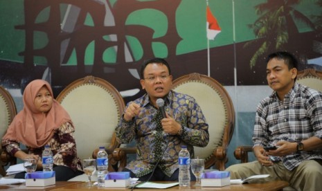 Wakil Ketua Komisi IX DPR RI Saleh Partaonan Daulay dalam diskusi Forum Legislasi bertema Implementasi UU TKI dan kendalanya.