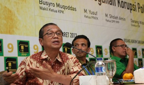 Wakil Ketua Komisi Pemberantasan Korupsi (KPK), Busyro Muqoddas (kiri), Deputi Bidang Pemberantasan PPATK, Wirzal Yanuar (tengah), Ketua DPP Partai Persatuan Pembangunan (PPP) Bidang Hukum dan Ham, M Sholeh Amin (kanan)