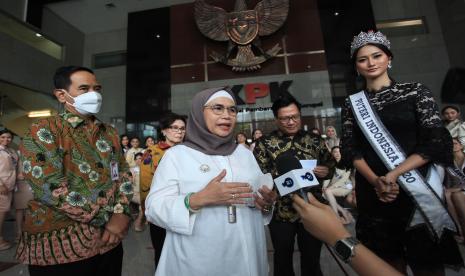 Wakil Ketua Komisi Pemberantasan Korupsi (KPK) Lili Pintauli Siregar (tengah). Dewas KPK bermusyawarah lebih dulum sebelum menjatuhkan putusan untuk Lili Pintauli.