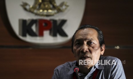 Wakil Ketua Komisi Pemberantasan Korupsi (KPK) Saut Situmorang menyampaikan keterangan pers di gedung KPK, Jakarta, Kamis (14/3/2019).