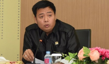 Ketua Komisi V DPR Lasarus