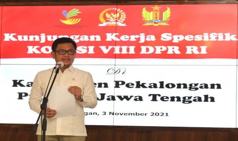 Wakil Ketua Komisi VIII DPR RI TB Ace Hasan Syadzily menyebut penggunaan analogi azan dengan gonggongan anjing sangat tidak etis.