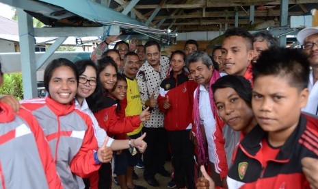 Wakil Ketua Komisi X DPR Ferdiansyah meninjau PPLP dayung di Maluku.