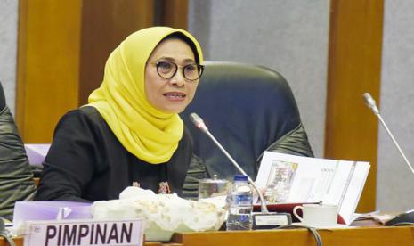 Wakil Ketua Komisi X DPR RI dari Partai Golkar Dapil Kalimantan Timur (Kaltim) Hetifah Sjaifudian. Hetifah mendesak agar evaluasi dilakukan terhadap otonomi perguruan tinggi negeri berbadan hukum.