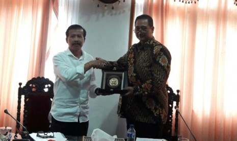 Wakil Ketua Komisi X DPR RI Ferdiansyah (kiri).