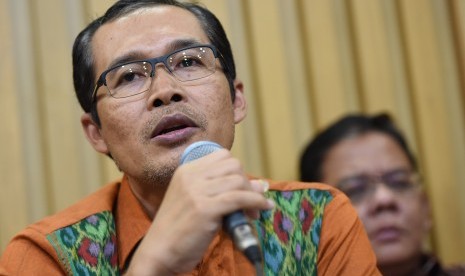 Wakil Ketua KPK Alexander Marwata (kanan) 