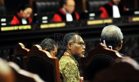 Wakil Ketua KPK nonaktif, Bambang Widjojanto menghadiri sidang uji materi UU KPK di Mahkamah Konstitusi, Jakarta, Selasa (23/6).