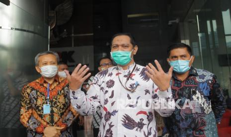 Jaksa Agung Muda Tindak Pidana Khusus Kejaksaan Agung (Jampidsus Kejagung) Ali Mukartono (kiri) 